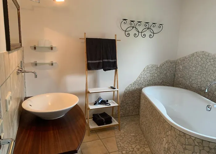 Schwarzwaldmarie 布尔